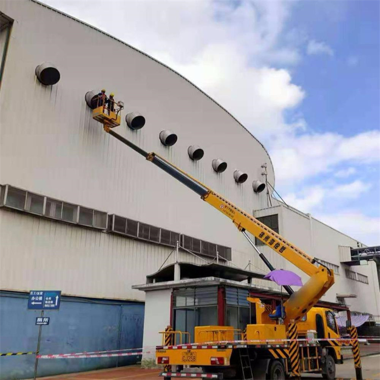 东至县高空作业车出租服务：专业广告牌安装解决方案