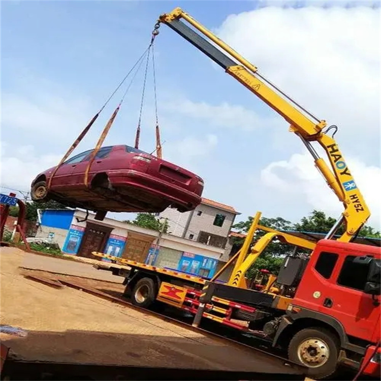 东至县吊车吊汽车的正确方法